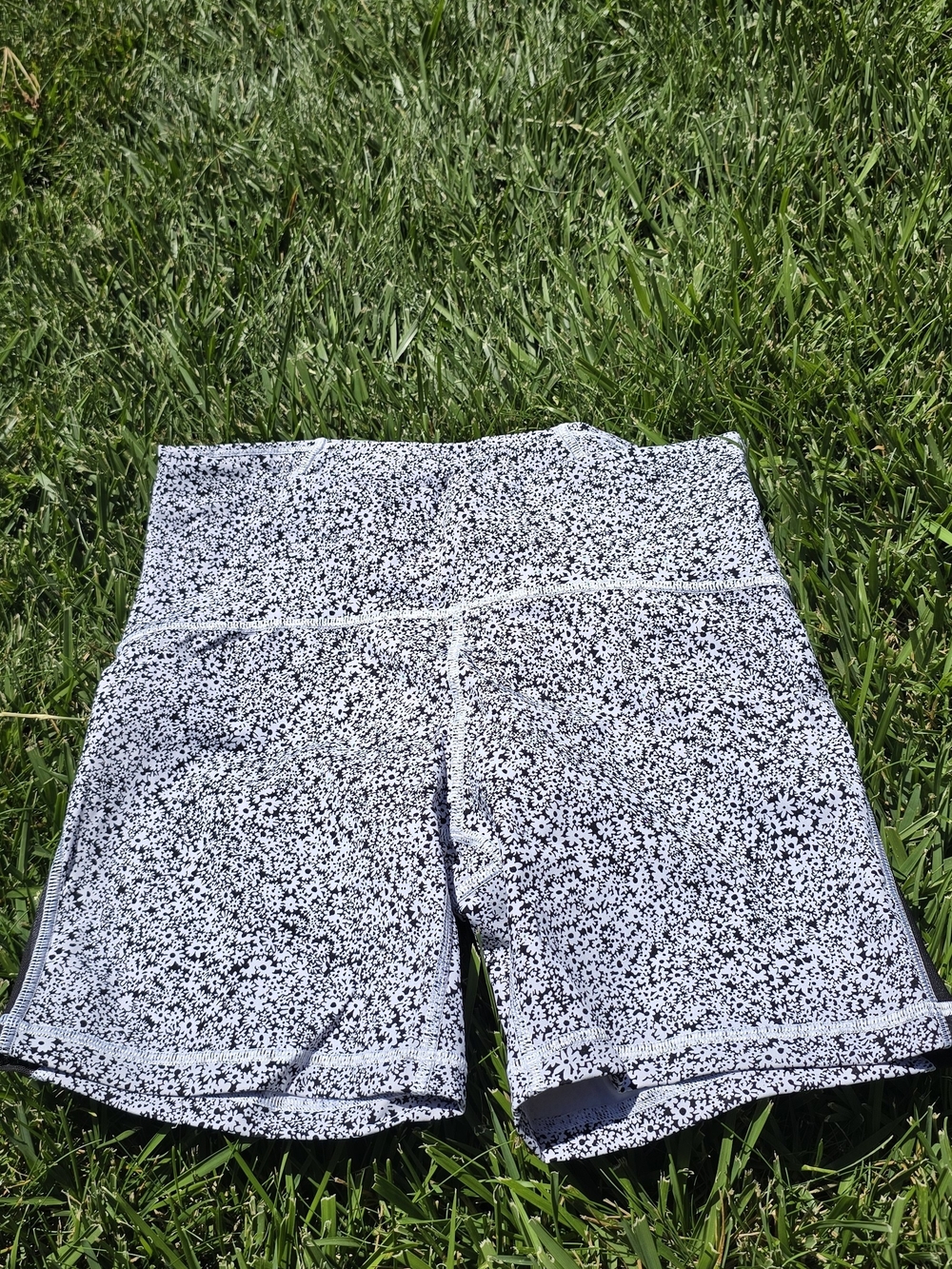 Lululemon Women's High-Rise Black & White Floral Bike Shorts